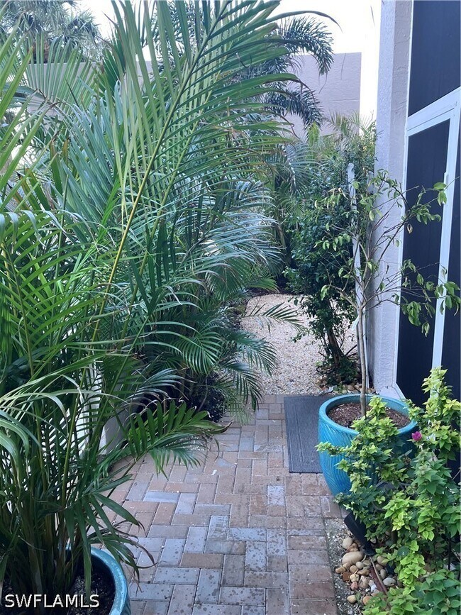 Building Photo - 6849 Grenadier Blvd