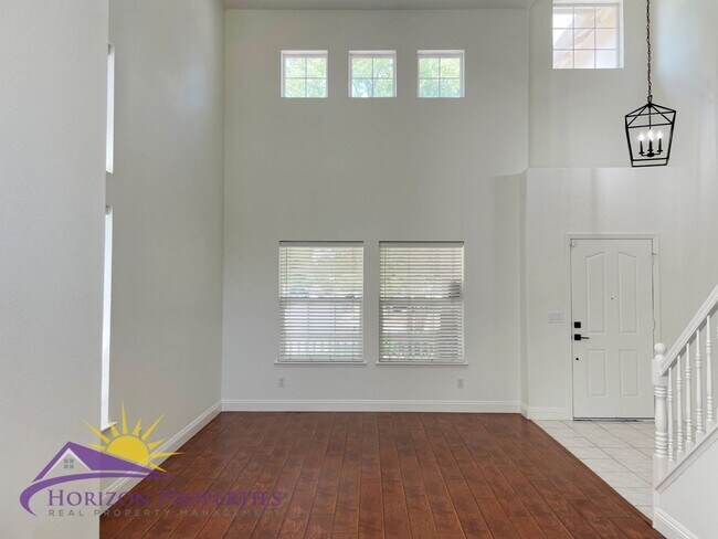 Building Photo - Spacious 5 Bed 3 Bath 2,136 Sq. Ft. Sheldon Pacific Home in Elk Grove