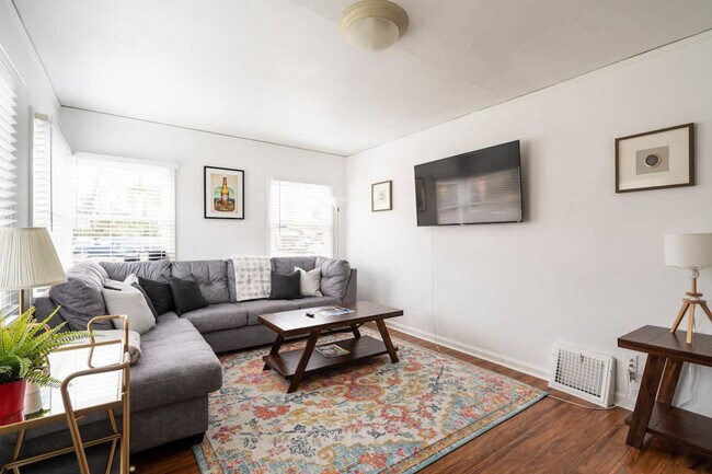 Primary Photo - 825 SE 49th Ave