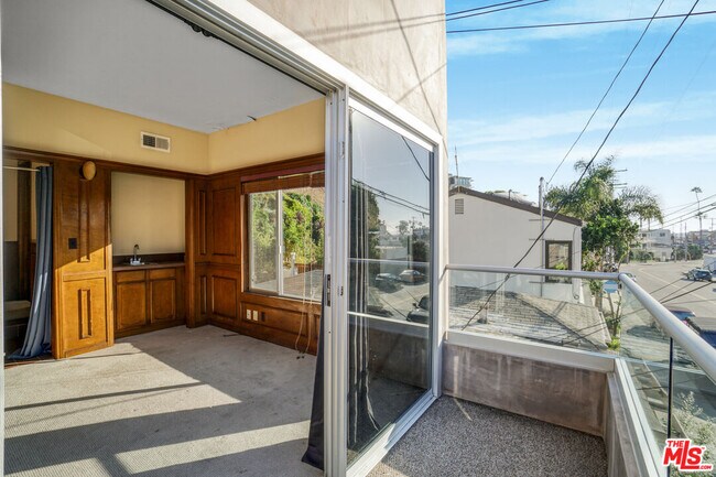 Building Photo - 364 Pershing Dr