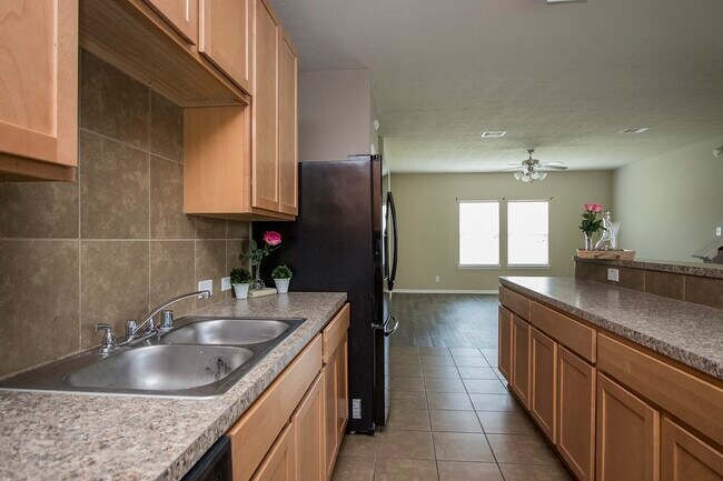 Building Photo - 2209 Onyx Ct