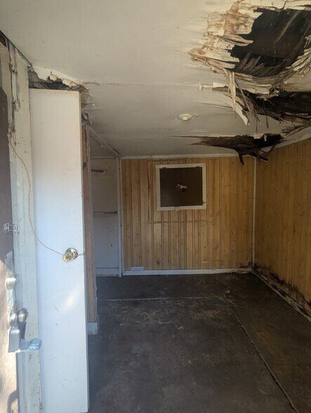 Building Photo - 1714 S Lydia Ave