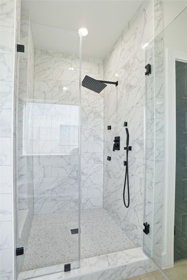 Building Photo - 712 Delano St