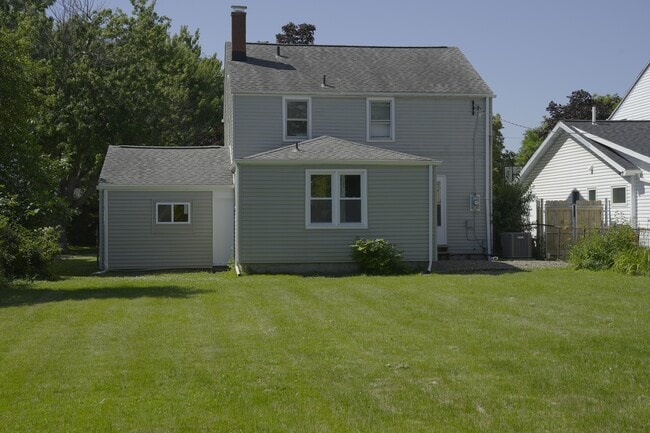 Back of the house - 156 Stoneleigh Ave