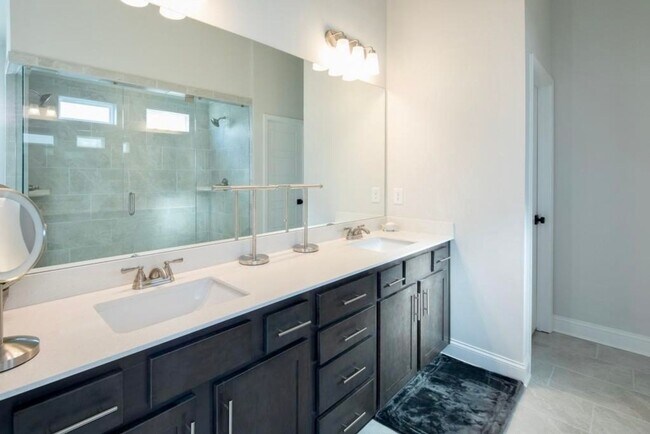 Building Photo - ONE MONTH FREE ON A 14 MONTH LEASE SPECIAL!! TOUR TODAY!