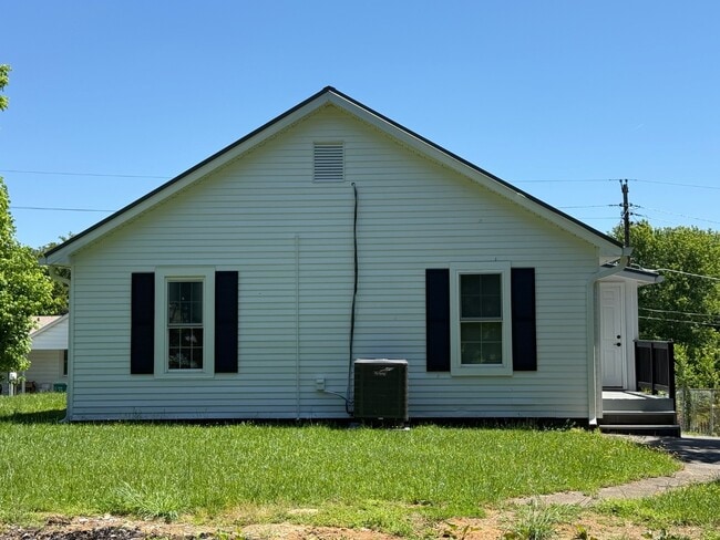 Building Photo - 136 Kingsley Ave