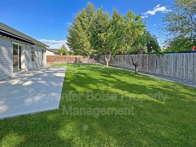 Building Photo - 1691 E Daulby St