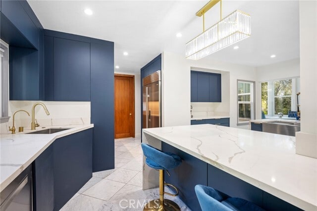 Building Photo - 2065 E Altadena Dr