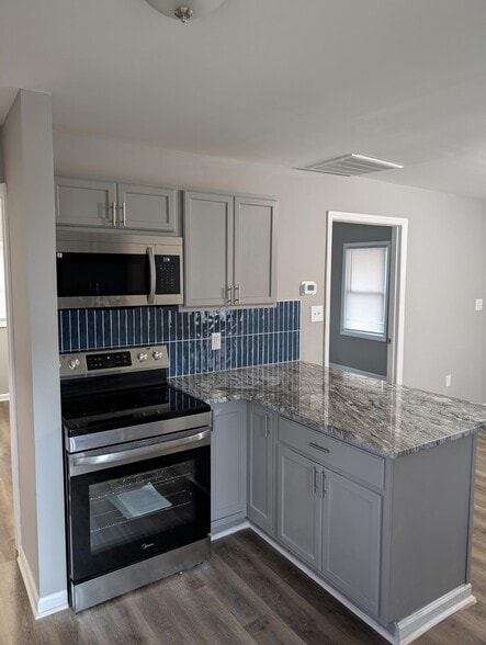 Building Photo - 457 Fewell St