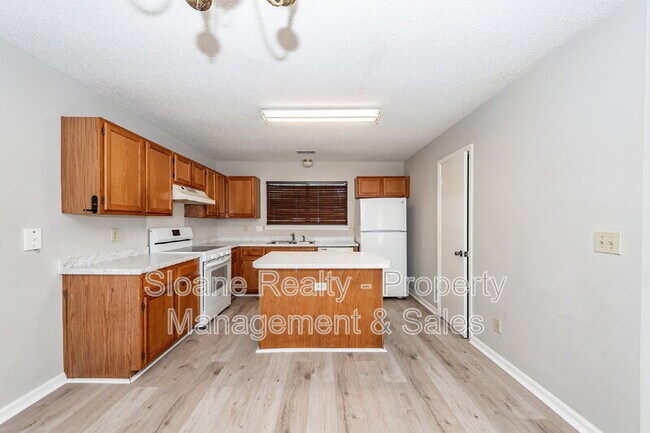 Building Photo - 5161 Eastway St