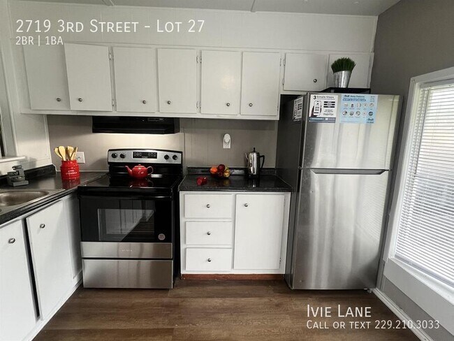 Building Photo - 2719 3rd St