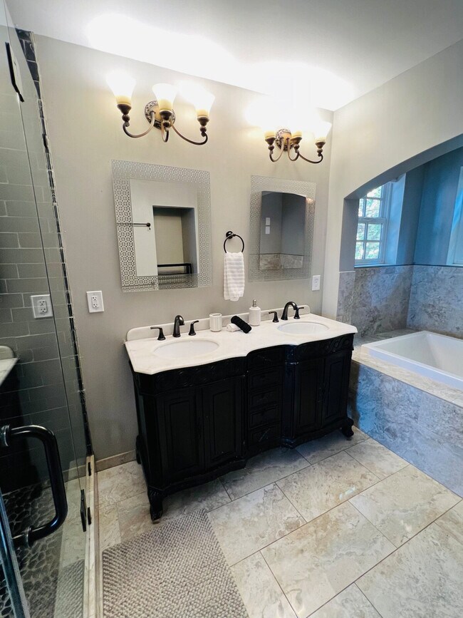 Building Photo - 3209 W Fairview Pl