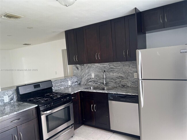 Primary Photo - 520 SW 10th St