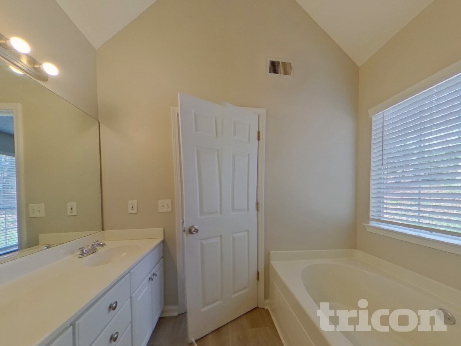 Building Photo - 6030 Savannah Dr