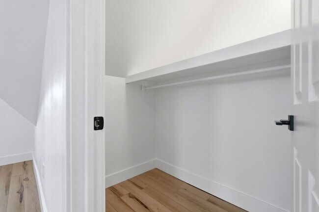 Building Photo - Brand New Renovation - Sharpsburg