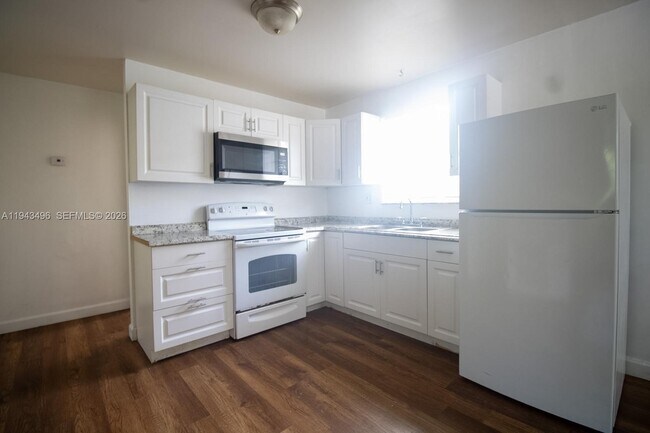 Building Photo - 8690 Sunset Dr