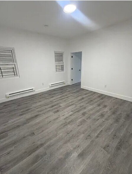 Building Photo - 25 Riverview Pl