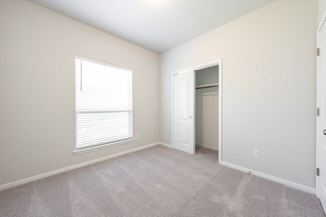 Building Photo - Pre-Leasing Now for Mid-July – Westfield C...