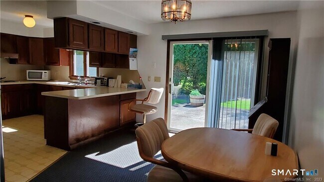 Building Photo - 32 Fernridge Rd