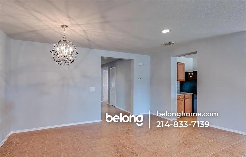 Building Photo - 15833 Coyote Hill Dr