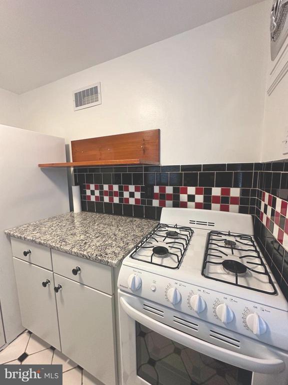 Building Photo - 1009 Parkside Ave.