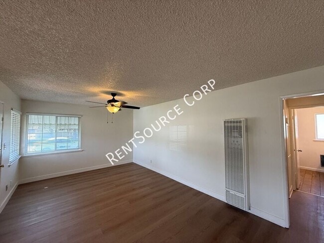 Building Photo - 1149 W Ave H-11