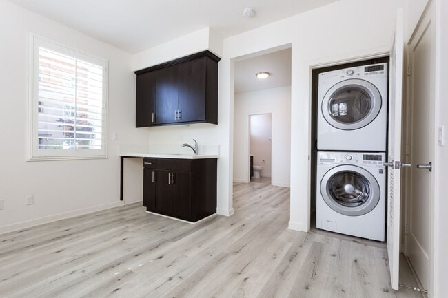 Building Photo - Beautiful Townhome at Millenia in Otay Ranch!