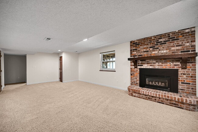 Building Photo - $3,895.95, $200 Off Cleaning Voucher, 4 Beds - 3 Baths, Single Family Home in Denver with 2-Car A...