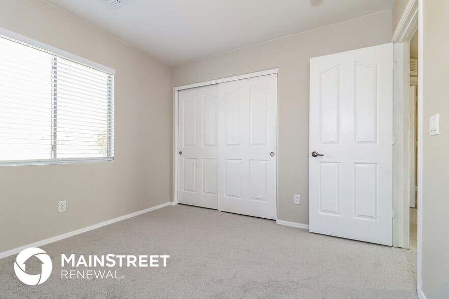 Building Photo - 12814 W Pershing St