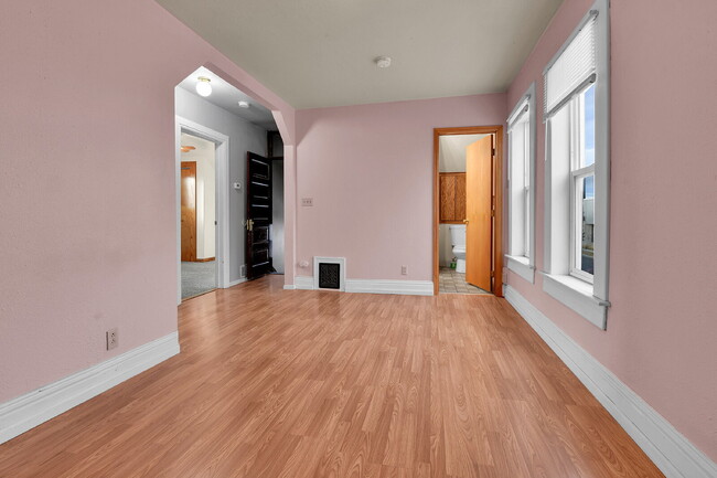 Building Photo - $2,900, 3-bed, 2 bath victorian home with a fenced yard and $300 off the first month's rent.