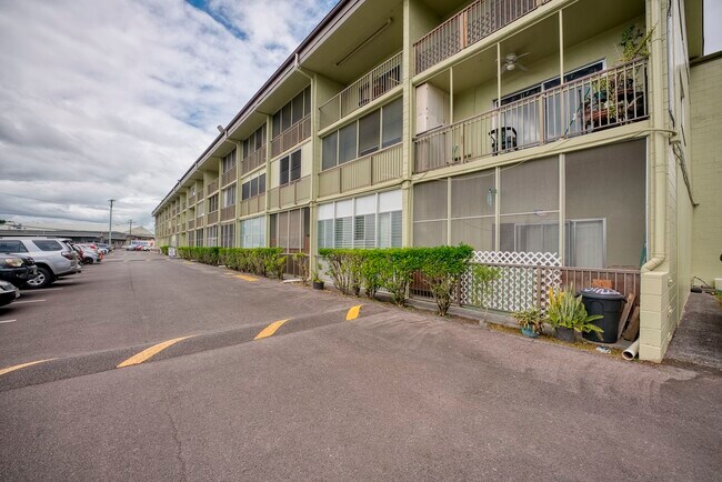 Building Photo - 355 Kalanianaole St