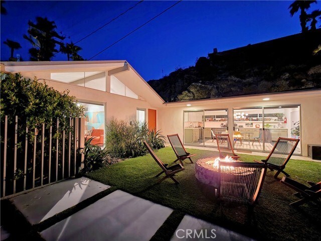 Building Photo - 2499 S Palm Canyon Dr