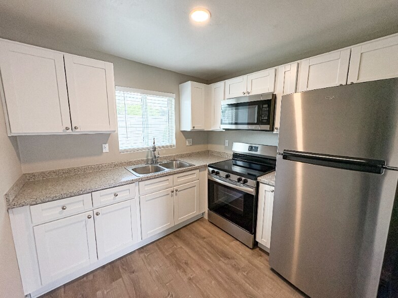 Building Photo - 1110 E Highland Ave