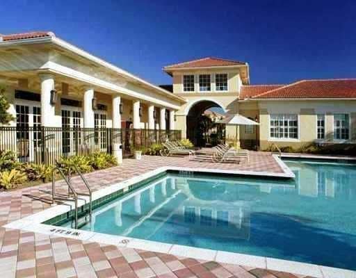 Building Photo - 2525 Centergate Dr