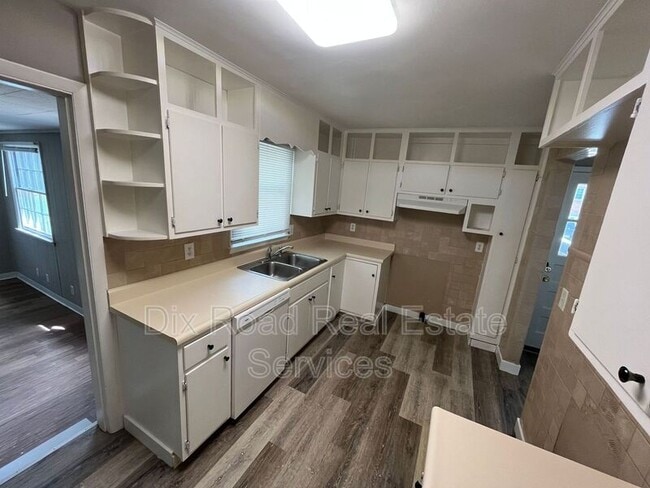 Building Photo - 609 Gladys Dr