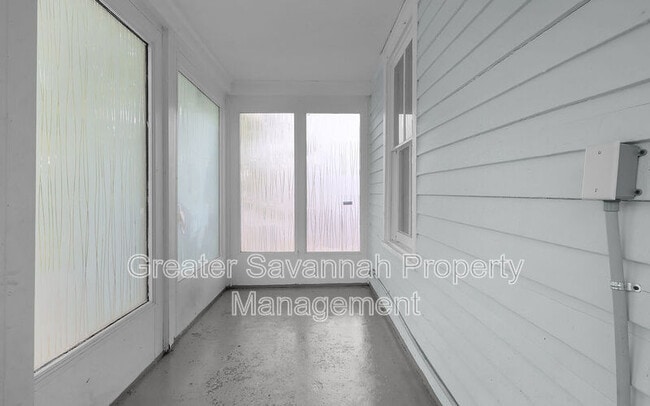 Building Photo - 612 W 42nd St