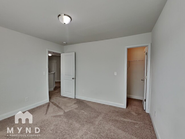 Building Photo - 464 Vandenburg Dr