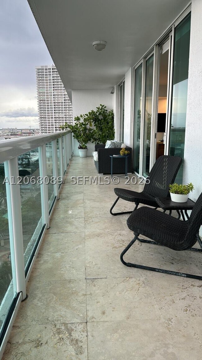 Building Photo - 1800 N Bayshore Dr