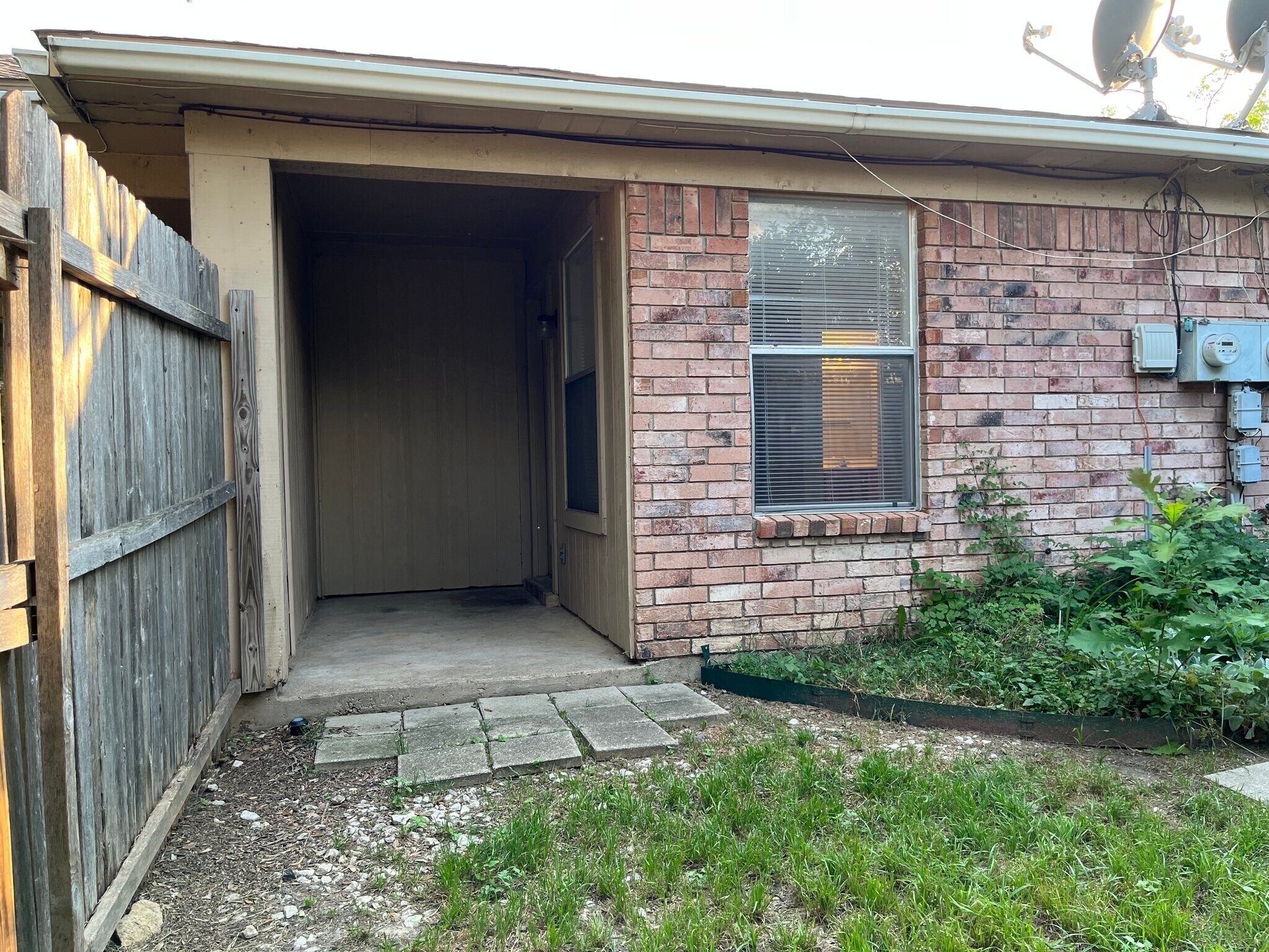 Building Photo - 10258 Aurora Dr
