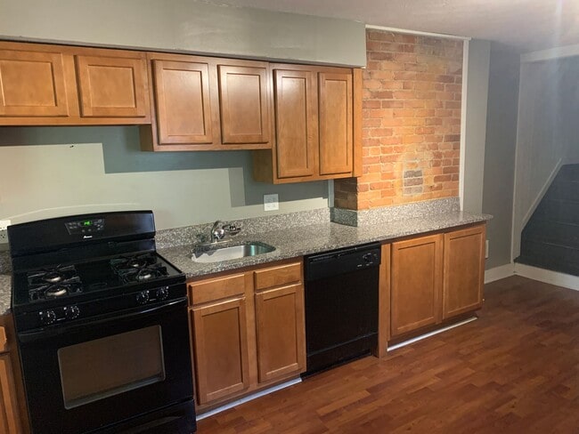 Building Photo - 3950-3952 Woolslayer