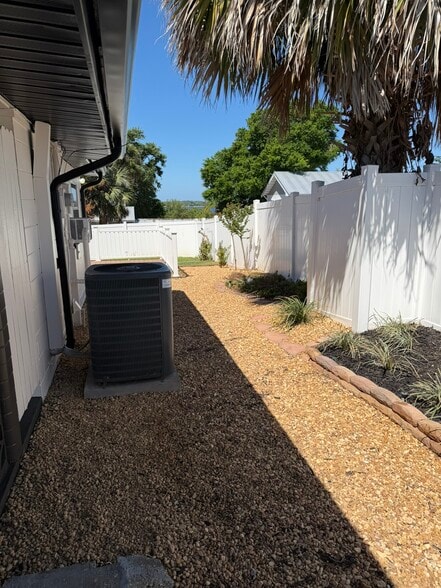 Building Photo - 268 2nd St