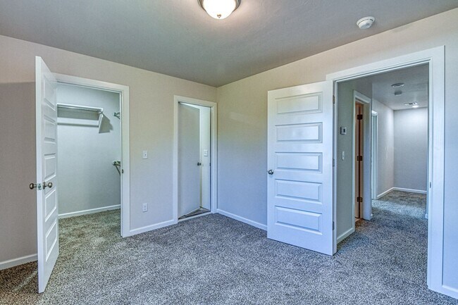 Building Photo - Brand New Construction!  Lawn care included!