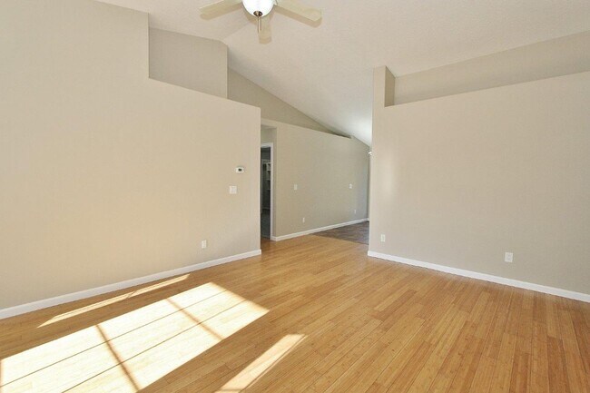Building Photo - Clean Single-Level Home in Quiet Neighborhood