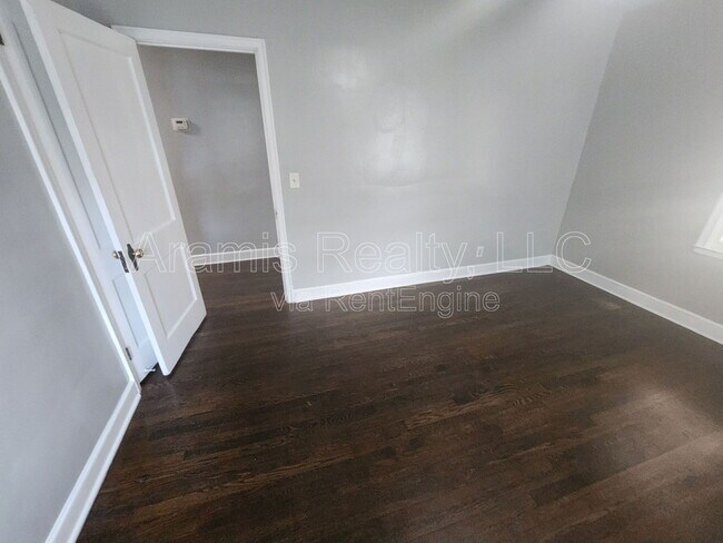 Building Photo - 580 Holly St NW