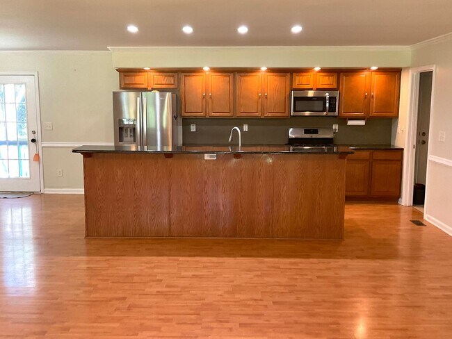 Building Photo - Home with 2 Car Garage