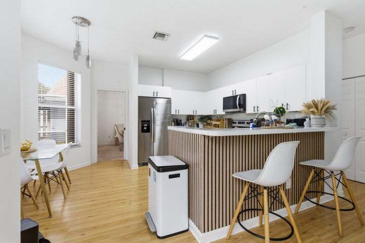 Building Photo - 7657 Thornlee Dr