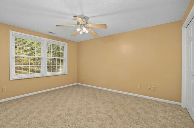 Building Photo - Spacious 4-Bed Oasis with Basement in Cary