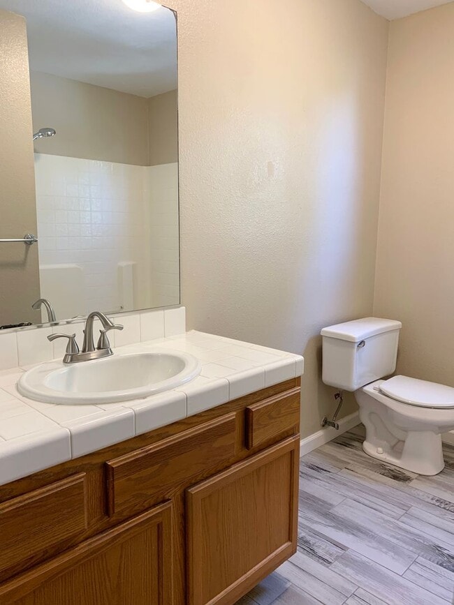 Building Photo - 4 Bedroom Home in Hollister