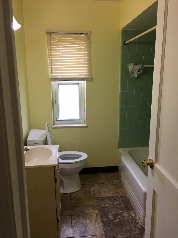 Building Photo - 843 N University Blvd