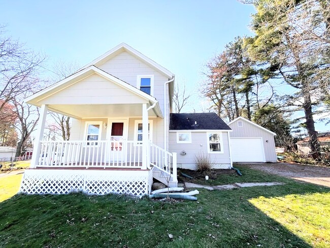 Building Photo - 159 Whitlock St